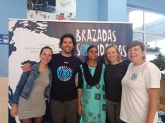 La última edición de Brazadas Solidarias contó con la presencia de la actual coordinadora de departamento de apadrinamientos de la fundación en India, Sheeba Baddi, en el centro de la imagen. // Christian Jongeneel