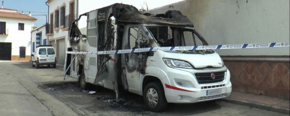 “Lo que más me indigna es que el autor del incendio esté en la calle, así funciona la justicia”, El pasado verano un individuo calcinó con pastillas de barbacoa, entre otros vehículos, la autocaravana con la que Mónica Guillén y su familia pasaban sus vacaciones, 16 Jun 2020 - 19:49