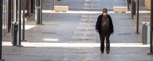 El uso de mascarilla es obligatorio en ciudadanos mayores de seis años en espacios públicos, mientras no puedan mantener una distancia mínima de un metro y medio con otra persona. // CharryTV