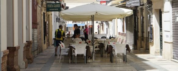 En las terrazas las mesas de los establecimientos hosteleros deben distar entre sí al menos dos metros. // Juan Velasco