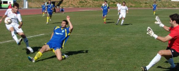 El C.D. Ronda volvió a caer en casa en la despedida de Chikini, El máximo realizador del Grupo IX, que volvió a marcar, firmará mañana su compromiso con el Real Murcia, 05 Dec 2011 - 12:15