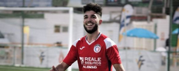 Coqui, celebrando el único tanto que materializó el Benicarló ante el Burriana, en el derbi castellonense // FFCV