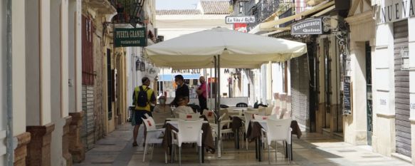 Los locales de hostelería deberán cumplir con la distancia mínima de 1,5 metros entre mesas y tendrán que cerrar sus puertas a la 1:00 horas. // Juan Velasco