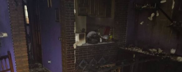 Detenido un menor de 17 años por agredir a su madre e incendiar la vivienda familiar , Los dos agentes del Cuerpo Nacional de Policía atendidos por inhalación de humo tras acceder al interior del domicilio se encuentran en buen estado de salud , 19 Aug 2020 - 20:00