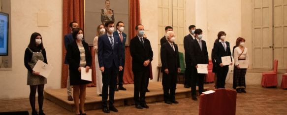 Más de un centenar de jóvenes estudiantes fueron premiados en la ceremonia que comenzó con las palabras de bienvenida del Teniente de Hermano Mayor. // Álvaro Vélez 