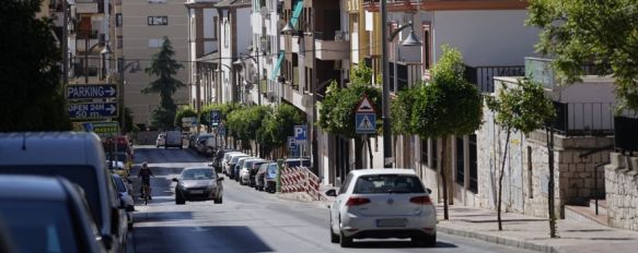 Desde el pasado sábado aquellos conductores que sujeten el móvil al volante podrán perder seis puntos del carnet, frente a los tres anteriores. // Juan Velasco