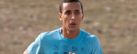 Najibe Hliouat, del Club Cuevas de Nerja, se proclamó vencedor de la media maratón. // Jesús López