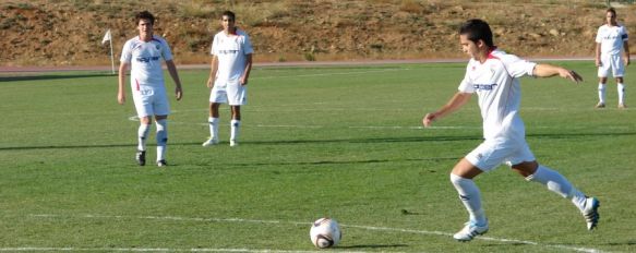 El C.D. Ronda, con Chikini, pierde en el Municipal de Marbella, Los rondeños comenzaron perdiendo en el primer minuto y suman su tercera derrota consecutiva, 15 Dec 2011 - 23:20