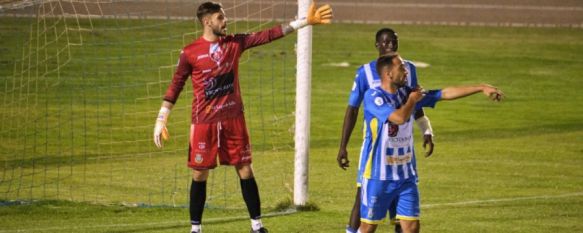 El guardameta rondeño, durante un encuentro con el equipo burgalés // Arandina CF