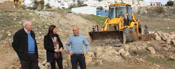 Comienzan las obras de un parque público en la calle Azucena, La actuación cuenta con una inversión de 37.000 euros y podría estar lista en un mes y medio, 19 Dec 2011 - 17:00