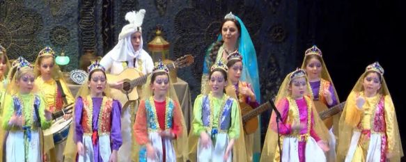 Comparsa femenina infantil Las Reinas de las Maravillas en el Teatro Vicente Espinel // CharryTV