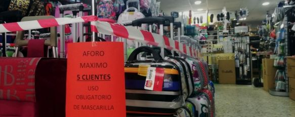 El pequeño comercio defiende la seguridad de sus negocios y reclama “ayudas reales”, Algunos empresarios rondeños han tenido que cerrar definitivamente sus locales tras la suspensión de la actividad no esencial en la ciudad. Otros han tenido que recurrir a las ventas por internet para poder sobrevivir. , 15 Feb 2021 - 19:34