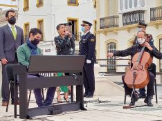 Ana Cristina Mata, José David Rivero y Erwin Grafe interpretaron el himno andaluz. // Ayuntamiento de Ronda