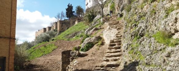 Los escalones de la Cijara se componen de piedra arenisca, mejorando la accesibilidad y seguridad del camino. // Juan Velasco