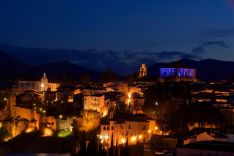 En 2018 el exterior de la Colegiata de Santa María La Mayor se iluminó de color azul en señal de apoyo al colectivo con TEA. // AOPA Ronda