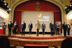 El Teniente General José Rodríguez, junto a los 10 embajadores que han recibido hoy su cédula en el Cuartel General de la Fuerza Terrestre. // CharryTV