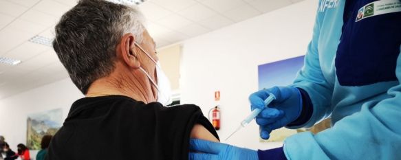 Un total de 350 vecinos de Ronda reciben hoy la vacuna de Janssen, Nuestra ciudad es la primera de Málaga en administrar esta vacuna, según la alcaldesa María de la Paz Fernández, quien ha anunciado un nuevo cribado el 28 de abril, 23 Apr 2021 - 16:07