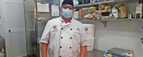 El heladero Raúl Rico aspira a afianzar la nueva línea de helados entre el público rondeño antes de ampliar horizontes. // CharryTV