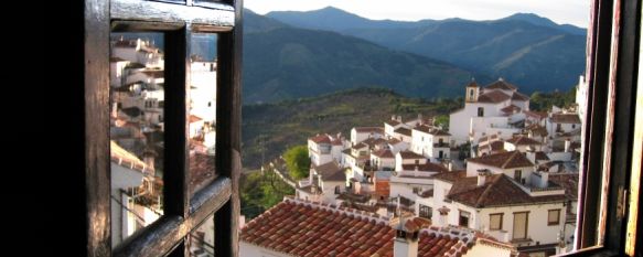 Desde los alojamientos rurales de nuestra comarca pueden contemplarse imágenes tan bellas como ésta, en Benalauría. // CharryTV