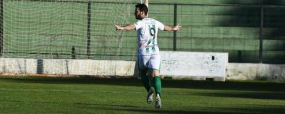 El ariete rondeño ha marcado esta campaña tres goles en la competición liguera y otros dos en la Copa RFAF // Antequera CF