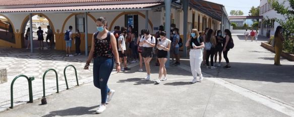 Martín Gaite o la Transición para el primer día de Selectividad en Ronda, Más de 230 alumnos de 2º de Bachillerato han concurrido a los exámenes de la fase general de la prueba de acceso a la Universidad en el Instituto Rodríguez Delgado, 15 Jun 2021 - 19:23