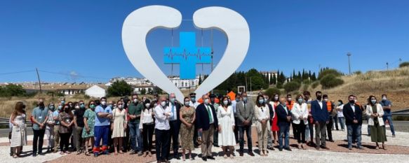 El acto ha contado con la presencia de buena parte de la corporación local, además del gerente del Servicio Andaluz de Salud, Miguel Ángel Guzmán, el delegado provincial, Carlos Bautista o Emilia Garrido en representación de la Fundación Unicaja. // Manolo Guerrero