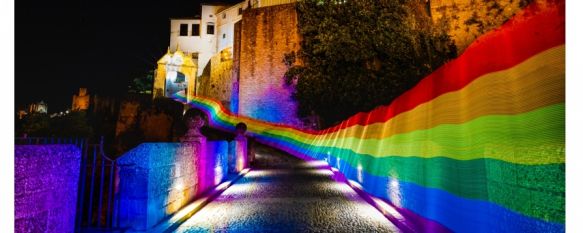 Pintar las calles de Ronda con luces de colores, Drone Tú Vuelas Yo Voy y Juan Velasco son los autores de Ronda LGBT+, una muestra de fotografías en las que la bandera del Orgullo ilumina diez enclaves de la ciudad.  , 25 Jun 2021 - 19:26