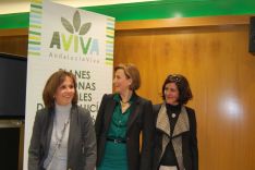 Remedios Martel, Isabel María Aguilera y Mónica Bermúdez, en el acto celebrado esta mañana en Málaga. // CharryTV