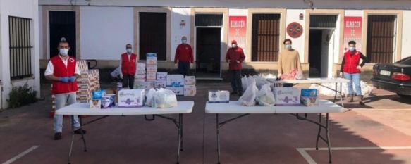 Cruz Roja suele realizar su reparto de alimentos en el centro cívico Juan Carlos I // CharryTV