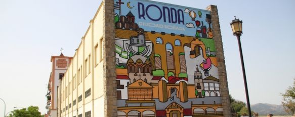 Víctor Fernández: “Quería hacer algo que reflejara Ronda, un homenaje a mi ciudad”, El diseñador gráfico, natural de Ronda, ha tardado tres días en representar los monumentos más representativos de la ciudad en un mural de 8 por 9’5 metros, 13 Jul 2021 - 11:03