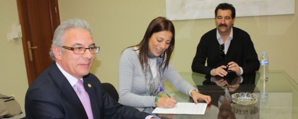 El Ayuntamiento firma una póliza de tesorería de tres millones de euros, Según María de la Paz Fernández, el anterior equipo de gobierno gastó la de 2011 en los tres primeros meses del año, 06 Jan 2012 - 00:08