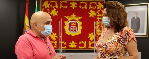 El primer teniente de alcalde, Jesús Vázquez, y la diputada provincial Esperanza González han presentado los detalles de la nueva convocatoria. // Ayuntamiento de Ronda El primer teniente de alcalde, Jesús Vázquez, y la diputada provincial Esperanza González han presentado los detalles de la nueva convocatoria. // Ayuntamiento de Ronda
