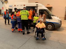 Los usuarios más dependientes de la Residencia del Valle del Genal (Faraján) llegaron a la ciudad en ambulancias. // Nacho Garrido