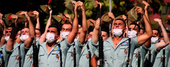 Legionarios de la X Bandera Millán-Astray, entonando uno de los vivas tras el discurso del coronel De Meer.  // Manolo Guerrero