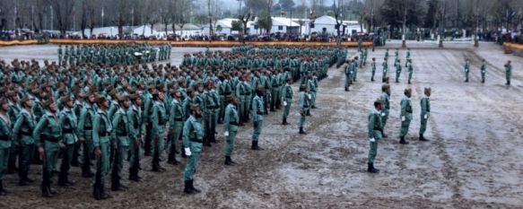 Imagen de un acto en el Cuartel de Ronda poco después de la llegada de La Legión a nuestra ciudad // Archivo 4º Tercio