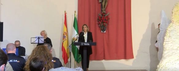La edil Mª Carmen Martínez leyó un manifiesto en homenaje a las víctimas del coronavirus en Ronda // CharryTV