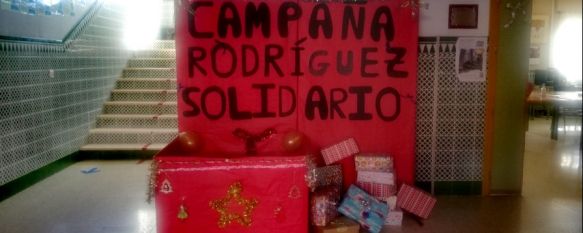 El IES Rodríguez Delgado inicia una campaña solidaria de recogida de juguetes, Los alumnos, con la colaboración de varias asociaciones y colectivos de la ciudad, donarán los juguetes a otros menores rondeños , 09 Nov 2021 - 18:42