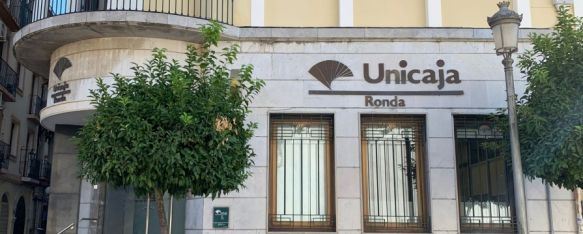 Los empleados rondeños de Unicaja se suman a las acciones de protesta por el ERE , Más de un centenar de trabajadores de Ronda participarán el próximo martes en la concentración que se va a realizar en la ciudad de Málaga, 12 Nov 2021 - 17:40