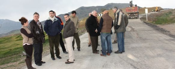 El Ayuntamiento reclama el arreglo de las deficiencias de la carretera de Los Villalones, Diputación financia la mitad de la actuación que debe estar terminada a mediados del mes de febrero, 13 Jan 2012 - 14:16