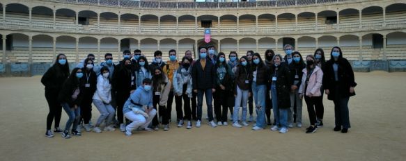 Los alumnos extranjeros han tenido la oportunidad de visitar monumentos emblemáticos como la Plaza de Toros de Ronda. // IES Martín Rivero