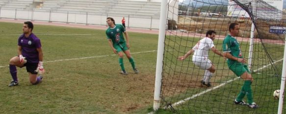 Trabajado empate de un C.D. Ronda que no se dio por vencido, Un gol de Corbacho a dos minutos del final hizo justicia e impidió la victoria del Atco. Mancha Real, 15 Jan 2012 - 15:46