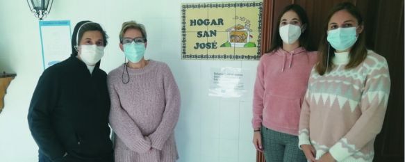 Madre Ana, la trabajadora social Elena Lara y la educadora Maite Romero son parte del equipo que encabeza Vanesa Gazaba. // María José García