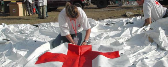 La participación de voluntarios permite trabajar con los más necesitados. // Cruz Roja