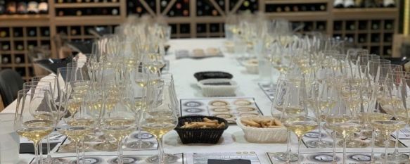 El Chardonnay 2020 de BadMan Wines recibe una medalla de Oro en el CIVAS 2021, El Concurso Internacional de Vinos AkataVino Sumilleres de España ha concedido 95 puntos al blanco rondeño, que ha sido premiado junto a otros 499 y de entre un total de 3.000, 16 Dec 2021 - 18:48