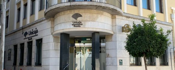 Oficina principal de Unicaja Banco en Ronda // Nacho Garrido