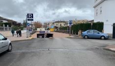 El Pasaje Córdoba, a la derecha, ubicado junto a una de las entradas al aparcamiento de Martínez Astein // Nacho Garrido