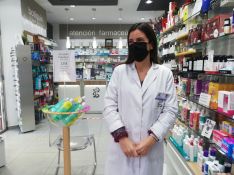 María Serrano, en Farmacia Serrano Aznarte // P. González