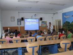 Se pretende prevenir alteraciones posturales que puedan afectar al rendimiento de estos alumnos. // CharryTV
