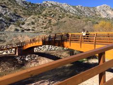La anterior pasarela de madera fue instalada en el año 2017 // Diputación de Málaga
