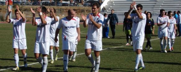 El C.D. Ronda sigue sin conocer la derrota en este inicio de año, El conjunto blanco consiguió sumar un punto ante el mejor equipo que ha pasado esta campaña por la Ciudad Deportiva, el Loja C.D. , 22 Jan 2012 - 16:04